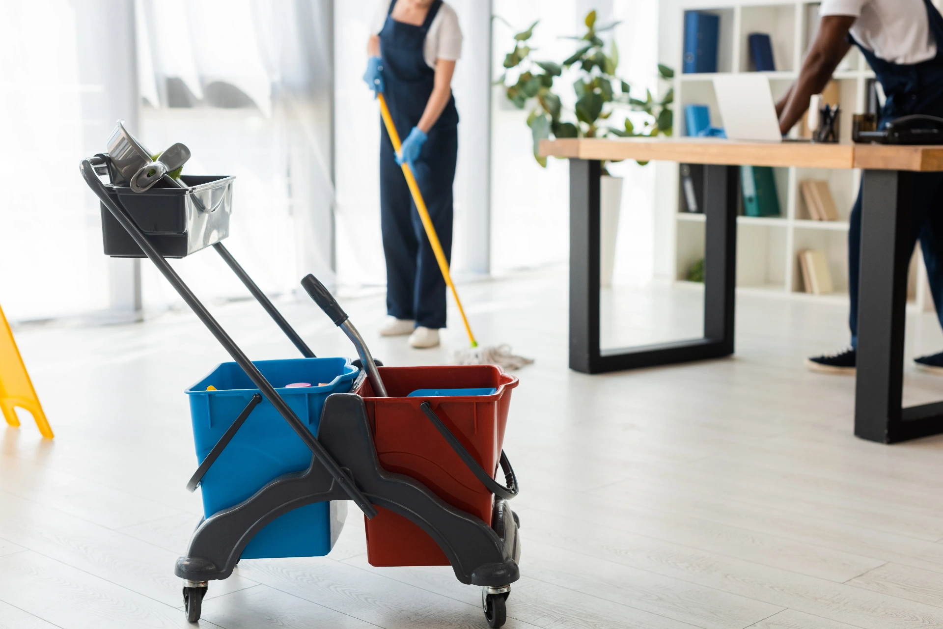 Företagsstäd för kontor, lokaler och trapphus – Szmuts-Perfekt Städ Väst AB